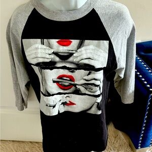 VINTAGE -BOSS UP CIGAR LADIES T SHIRT!  STAND OUT WITH THIS GRAPHIC TEE!- SMALL